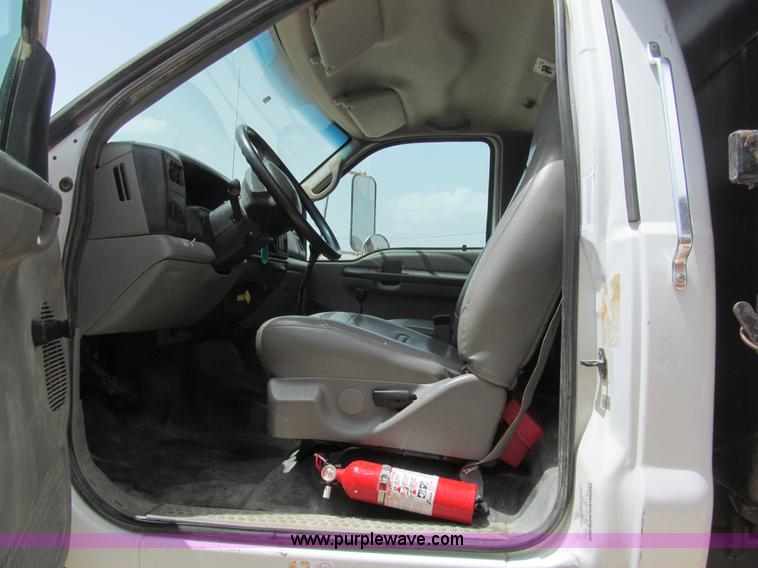 image for item H8943 2007 Ford F750 Super Duty XL dump truck
