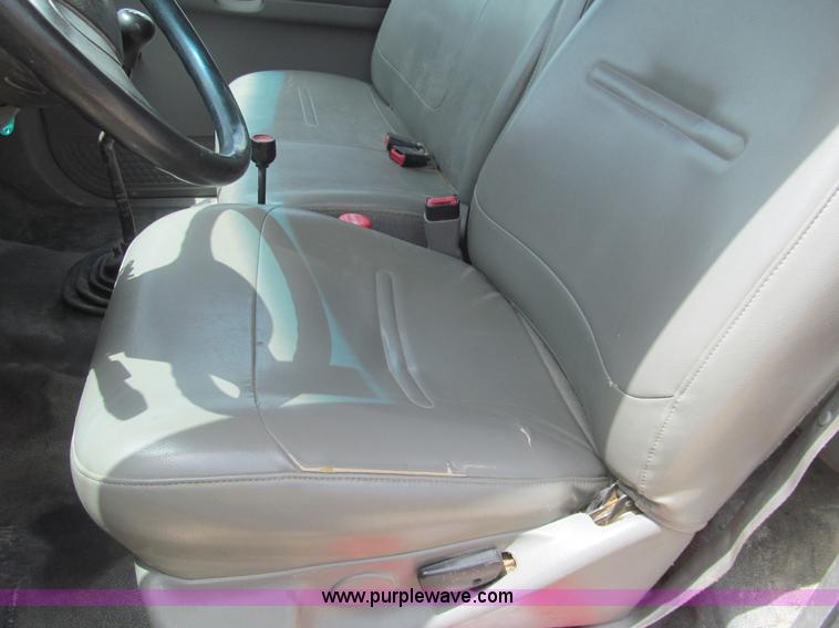 image for item H8943 2007 Ford F750 Super Duty XL dump truck