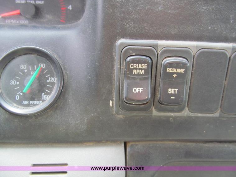 image for item H8943 2007 Ford F750 Super Duty XL dump truck