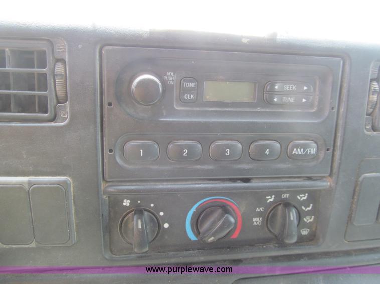 image for item H8943 2007 Ford F750 Super Duty XL dump truck