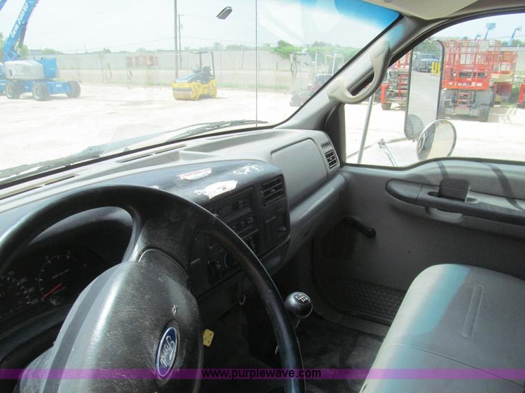 image for item H8943 2007 Ford F750 Super Duty XL dump truck