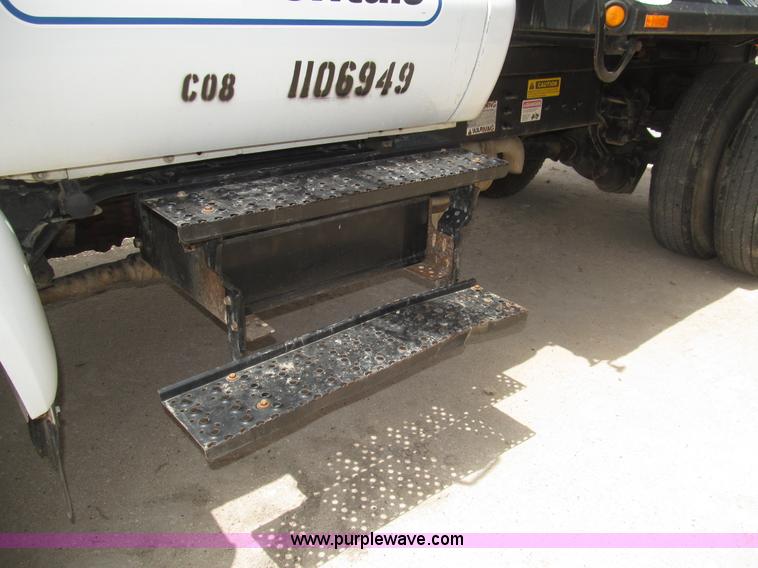 image for item H8943 2007 Ford F750 Super Duty XL dump truck