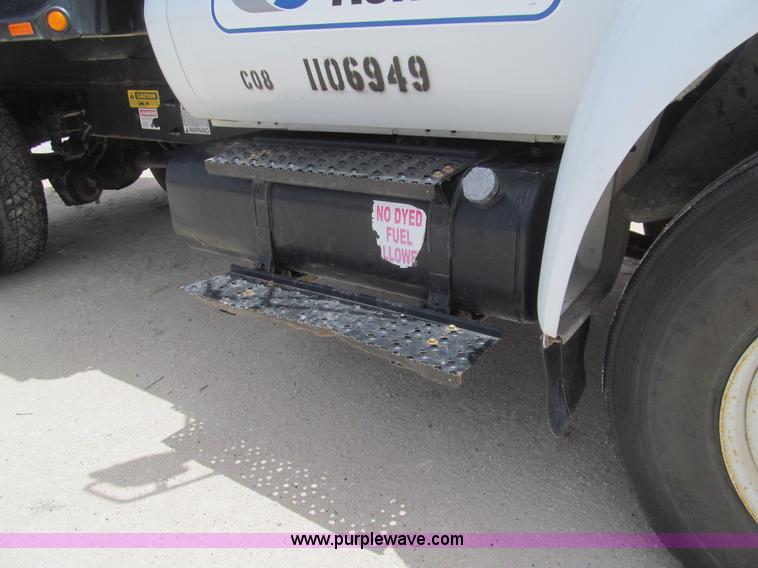 image for item H8943 2007 Ford F750 Super Duty XL dump truck