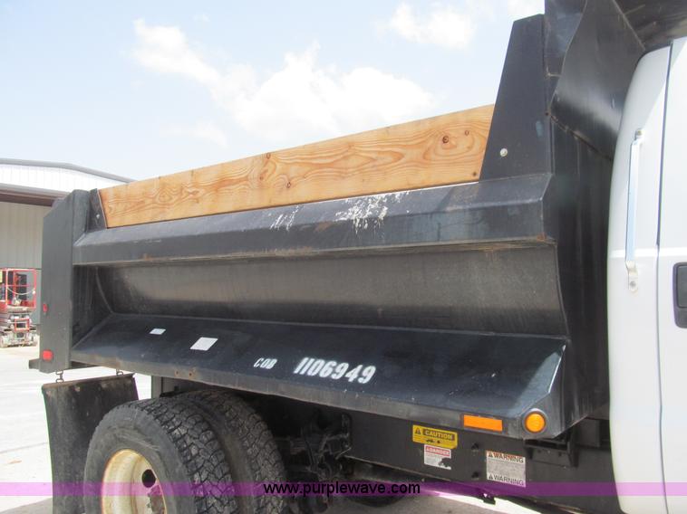 image for item H8943 2007 Ford F750 Super Duty XL dump truck