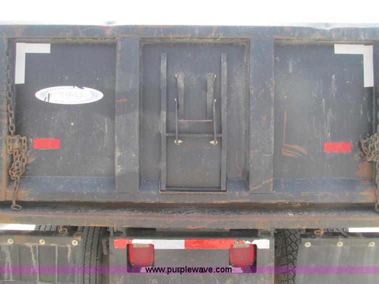image for item H8943 2007 Ford F750 Super Duty XL dump truck