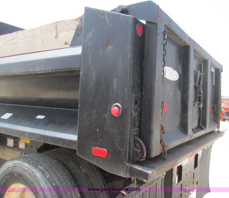 image for item H8943 2007 Ford F750 Super Duty XL dump truck