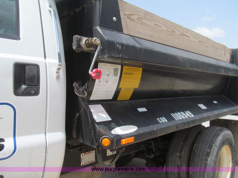 image for item H8943 2007 Ford F750 Super Duty XL dump truck