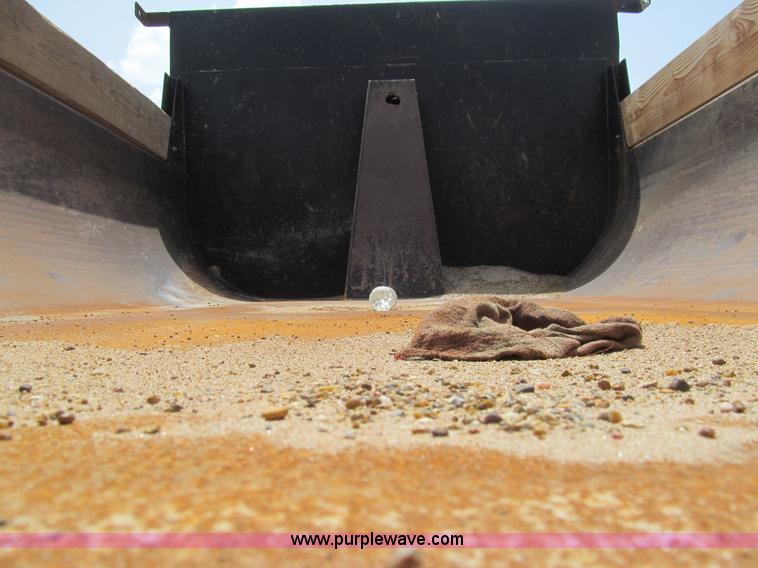 image for item H8943 2007 Ford F750 Super Duty XL dump truck