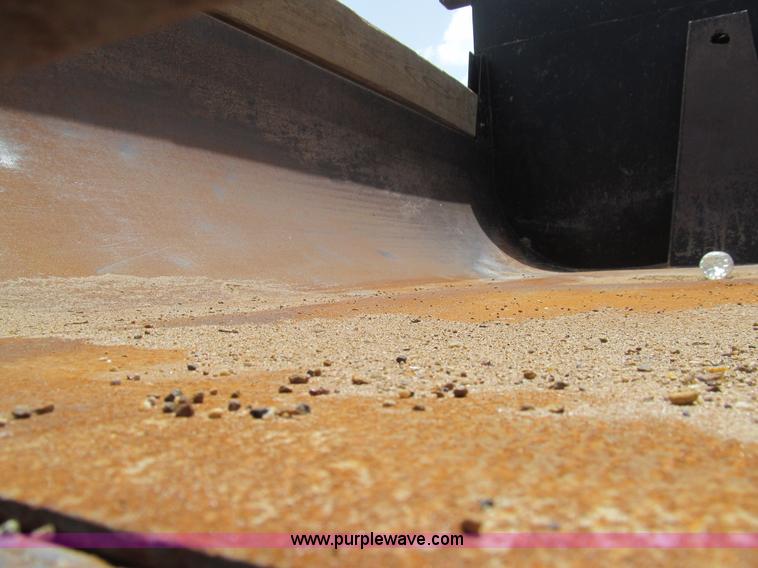 image for item H8943 2007 Ford F750 Super Duty XL dump truck