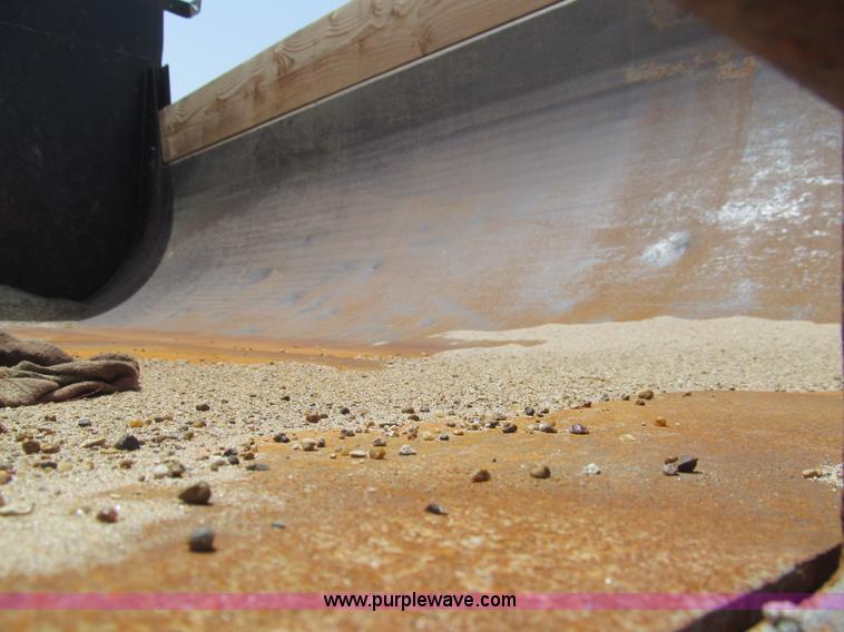 image for item H8943 2007 Ford F750 Super Duty XL dump truck