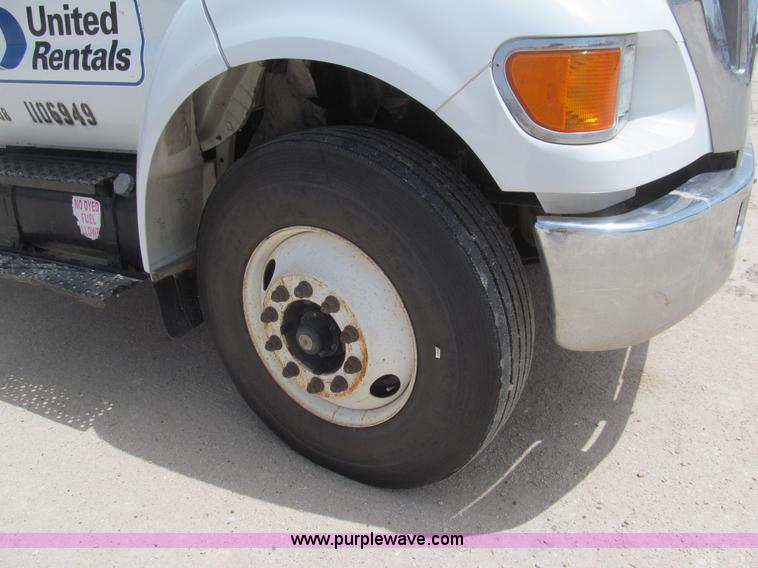 image for item H8943 2007 Ford F750 Super Duty XL dump truck