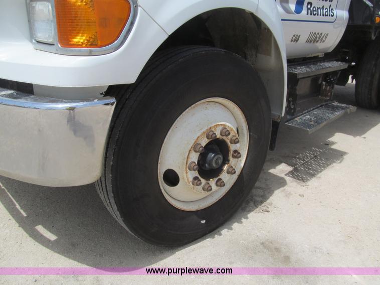 image for item H8943 2007 Ford F750 Super Duty XL dump truck