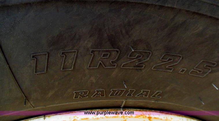 image for item H8943 2007 Ford F750 Super Duty XL dump truck