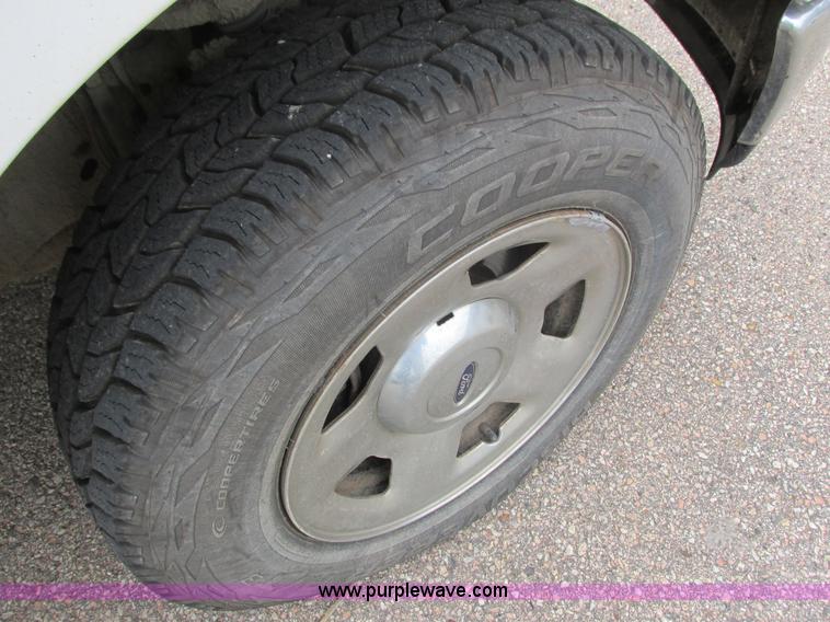 image for item I3884 2005 Ford F150 SuperCab pickup truck