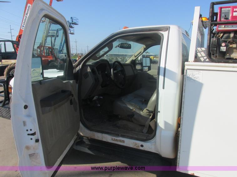 image for item J2488 2008 Ford F550 Super Duty XL utility truck with crane
