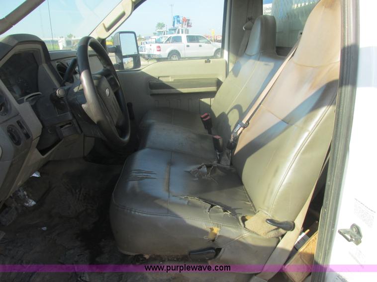 image for item J2488 2008 Ford F550 Super Duty XL utility truck with crane