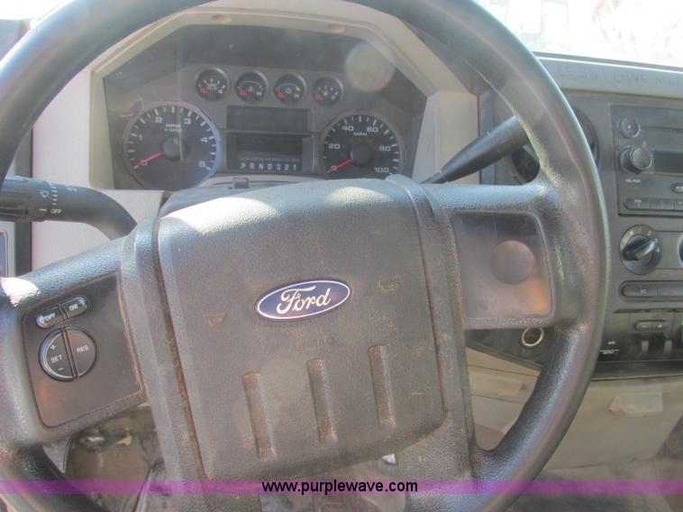 image for item J2488 2008 Ford F550 Super Duty XL utility truck with crane