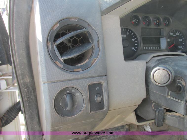 image for item J2488 2008 Ford F550 Super Duty XL utility truck with crane