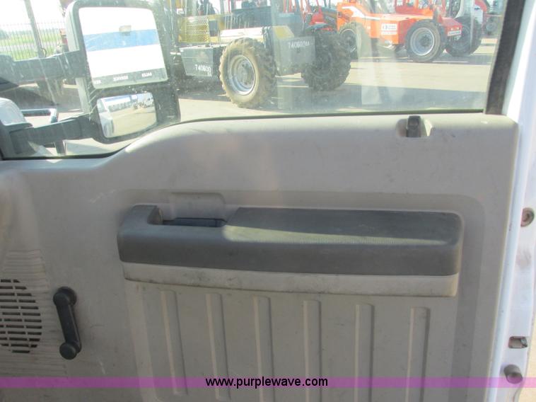 image for item J2488 2008 Ford F550 Super Duty XL utility truck with crane