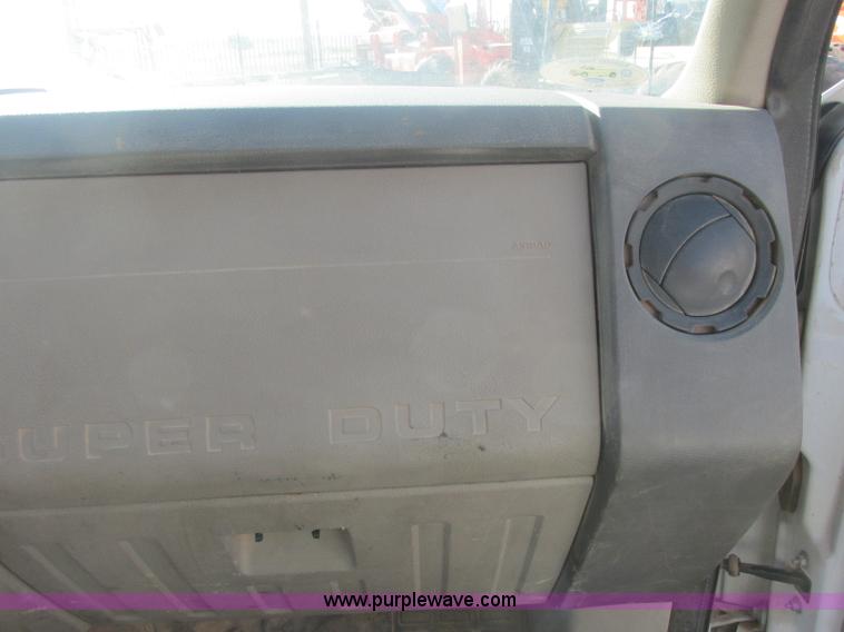 image for item J2488 2008 Ford F550 Super Duty XL utility truck with crane