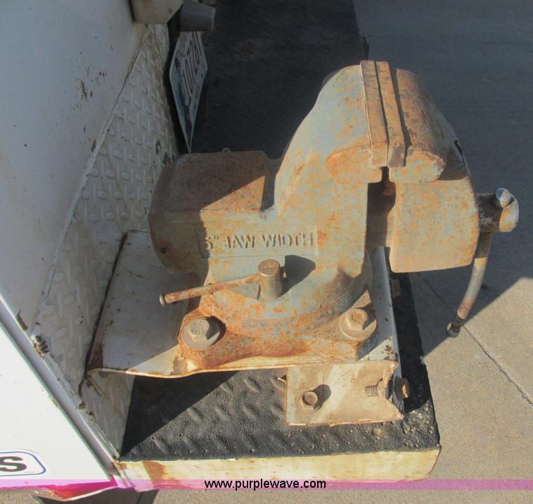 image for item J2488 2008 Ford F550 Super Duty XL utility truck with crane