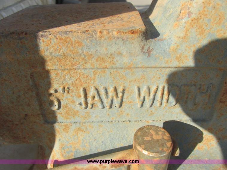 image for item J2488 2008 Ford F550 Super Duty XL utility truck with crane