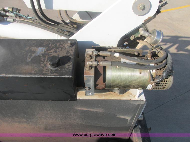 image for item J2488 2008 Ford F550 Super Duty XL utility truck with crane