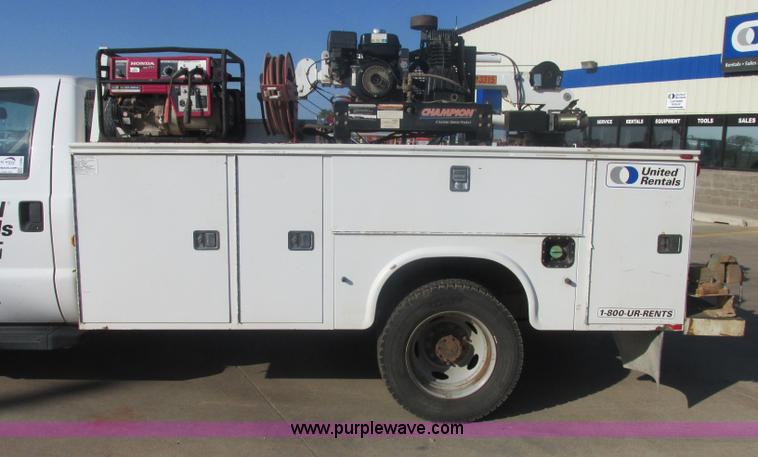 image for item J2488 2008 Ford F550 Super Duty XL utility truck with crane