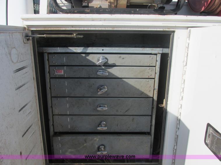 image for item J2488 2008 Ford F550 Super Duty XL utility truck with crane