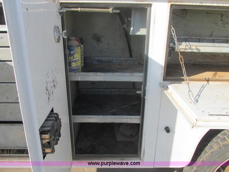 image for item J2488 2008 Ford F550 Super Duty XL utility truck with crane