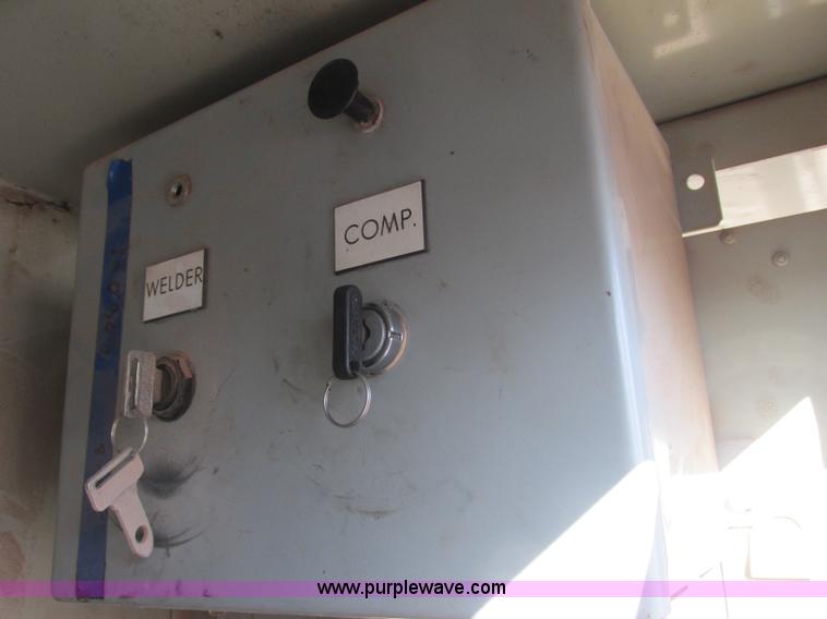 image for item J2488 2008 Ford F550 Super Duty XL utility truck with crane