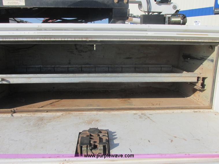 image for item J2488 2008 Ford F550 Super Duty XL utility truck with crane