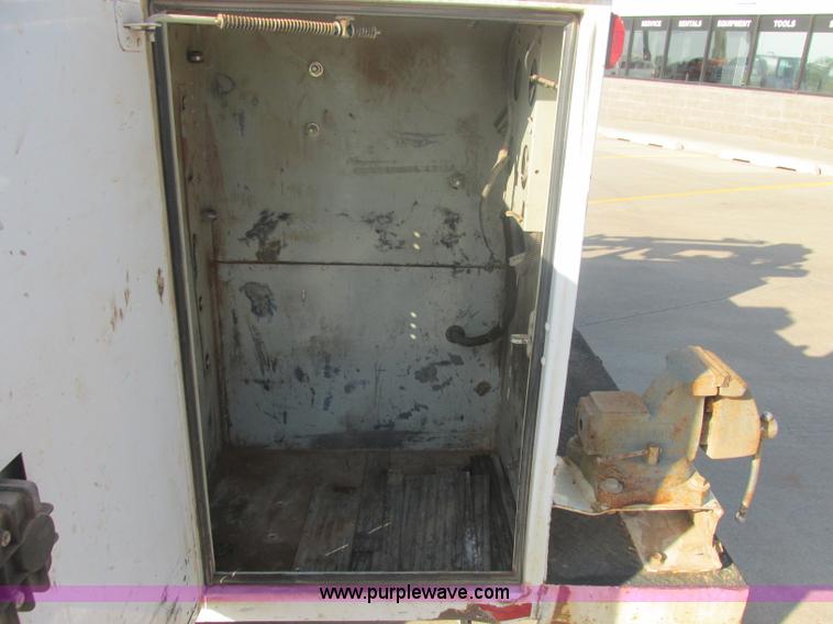 image for item J2488 2008 Ford F550 Super Duty XL utility truck with crane