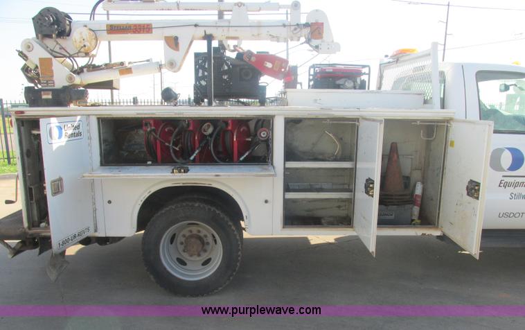 image for item J2488 2008 Ford F550 Super Duty XL utility truck with crane