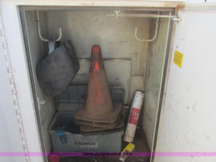 image for item J2488 2008 Ford F550 Super Duty XL utility truck with crane