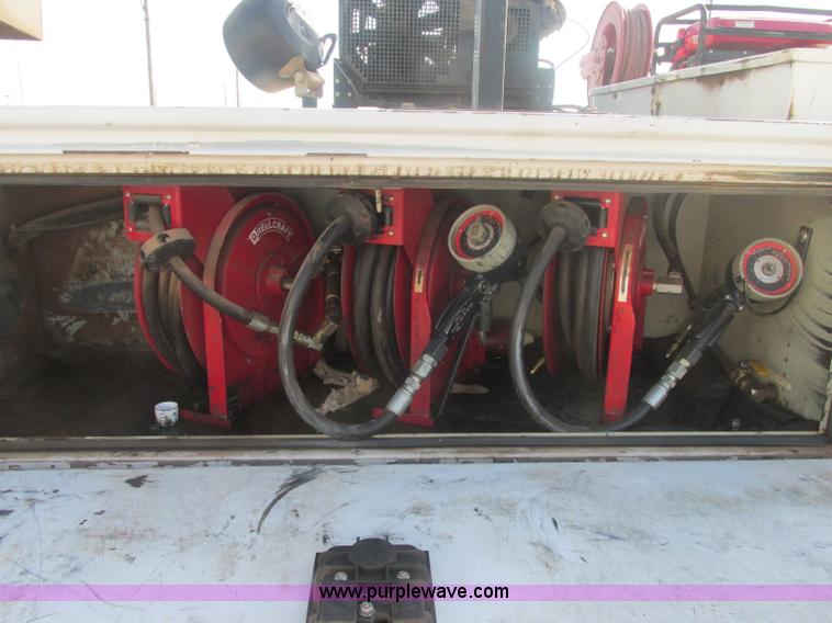 image for item J2488 2008 Ford F550 Super Duty XL utility truck with crane