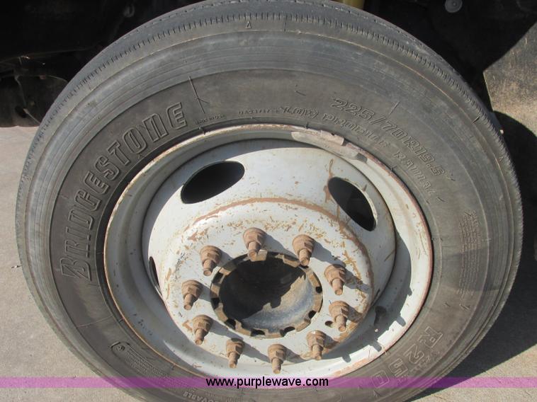 image for item J2488 2008 Ford F550 Super Duty XL utility truck with crane