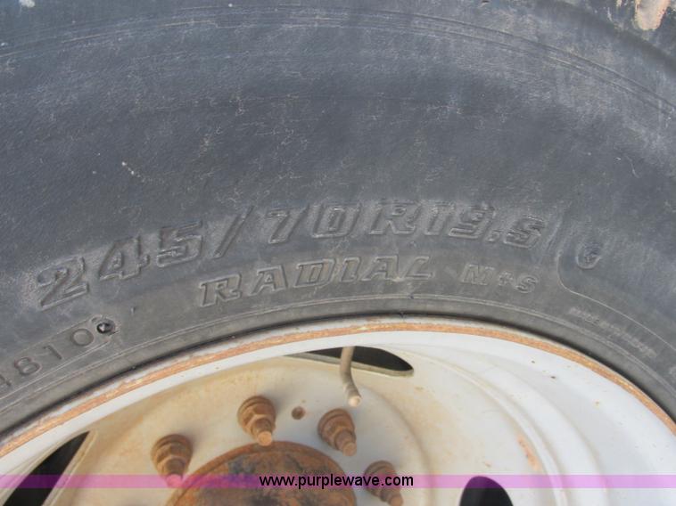 image for item J2488 2008 Ford F550 Super Duty XL utility truck with crane