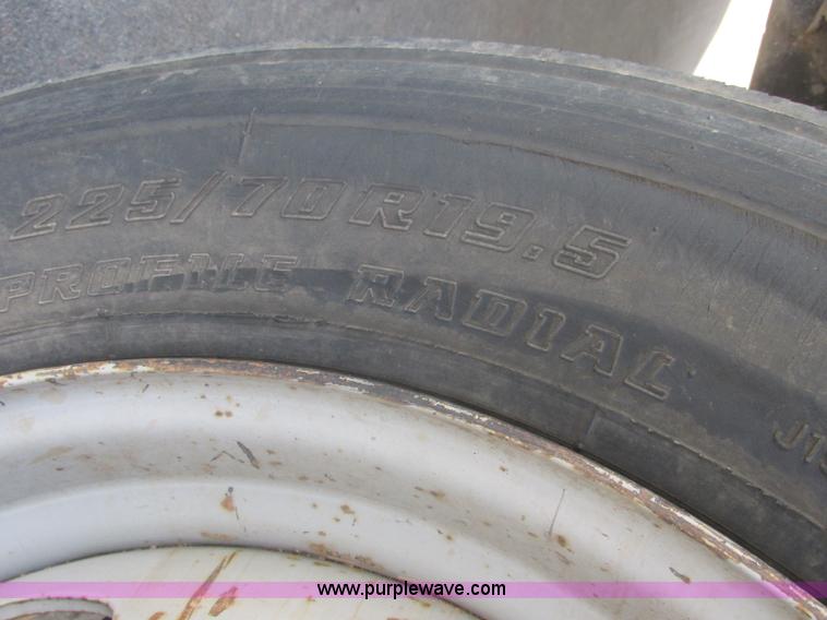 image for item J2488 2008 Ford F550 Super Duty XL utility truck with crane