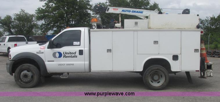 image for item J2489 2005 Ford F550 Super Duty XL service truck with crane