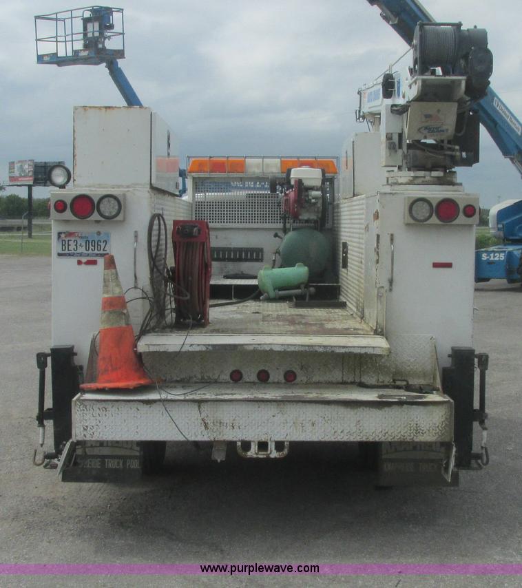 image for item J2489 2005 Ford F550 Super Duty XL service truck with crane