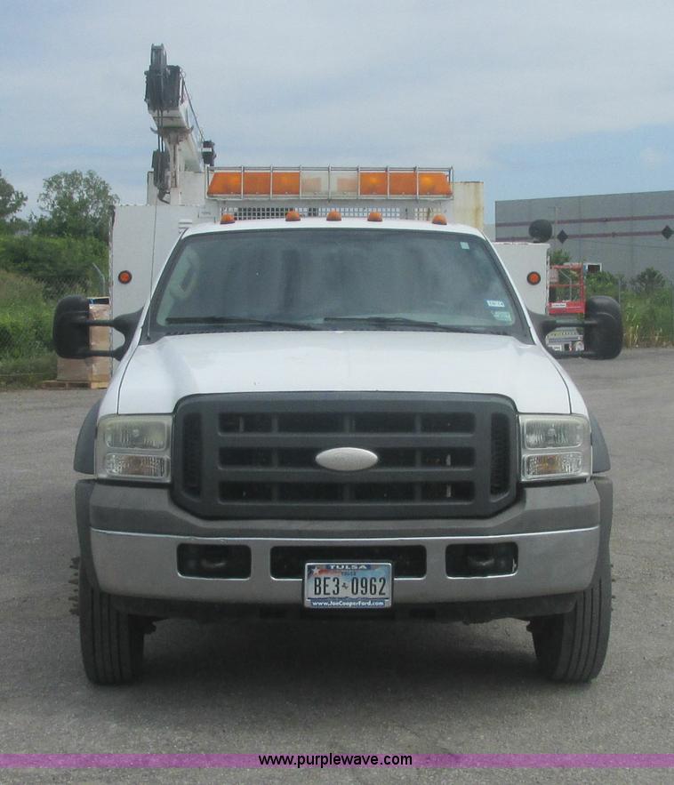 image for item J2489 2005 Ford F550 Super Duty XL service truck with crane