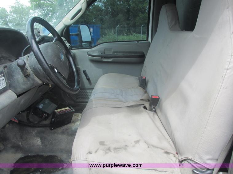 image for item J2489 2005 Ford F550 Super Duty XL service truck with crane