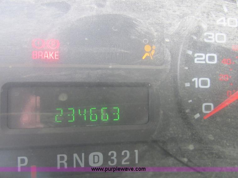 image for item J2489 2005 Ford F550 Super Duty XL service truck with crane