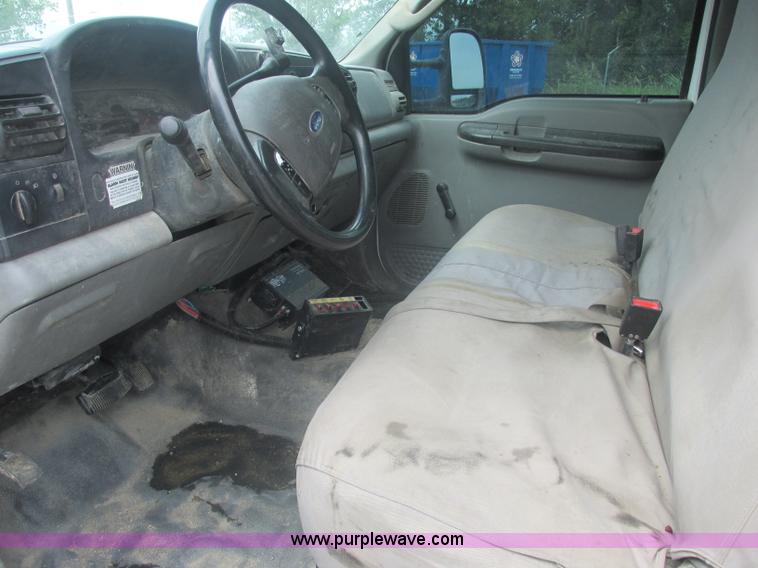 image for item J2489 2005 Ford F550 Super Duty XL service truck with crane