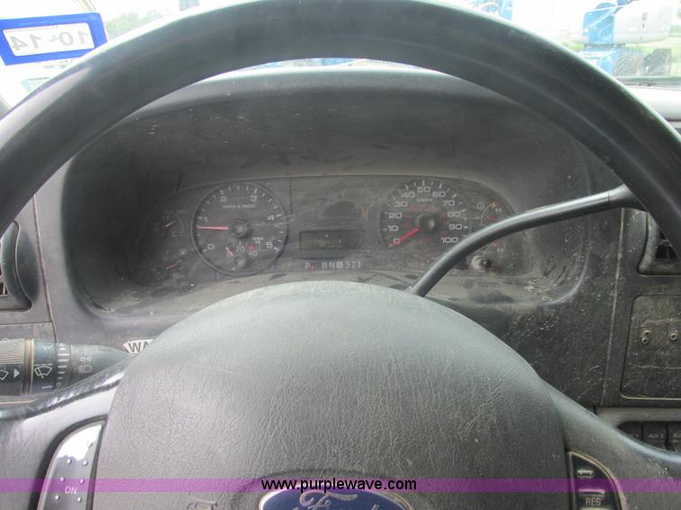 image for item J2489 2005 Ford F550 Super Duty XL service truck with crane