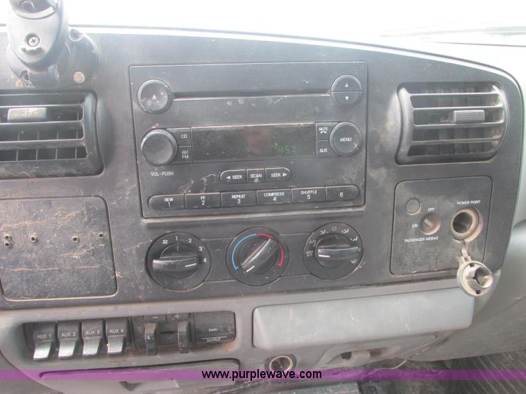 image for item J2489 2005 Ford F550 Super Duty XL service truck with crane