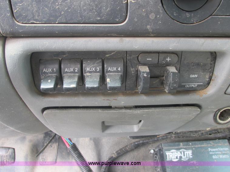 image for item J2489 2005 Ford F550 Super Duty XL service truck with crane