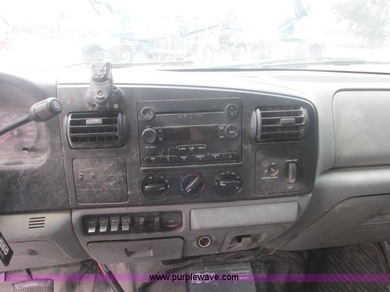 image for item J2489 2005 Ford F550 Super Duty XL service truck with crane