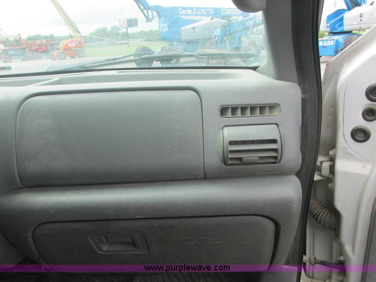 image for item J2489 2005 Ford F550 Super Duty XL service truck with crane